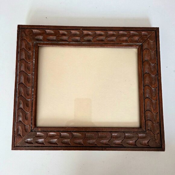 Vintage hand carved wooden picture frame. - Picture 2 of 7